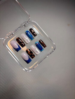 Press-on-nails – 9 Mars